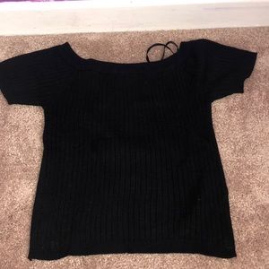 Black sleeve crop top
